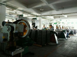 雷士照明上市4年首次預虧 內斗是虧損主因